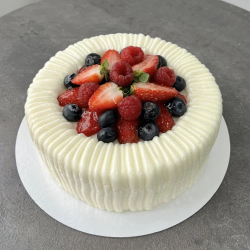 Торт клубнично ванильный #2896 классический, 1 кг