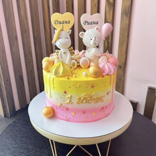 Торт на годик #1507 с фигурками мишка единорог, желтый, розовый