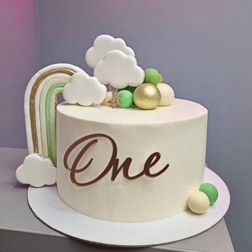 Торт на годик #2359 с радугой облачками и шоколадными шариками, белый