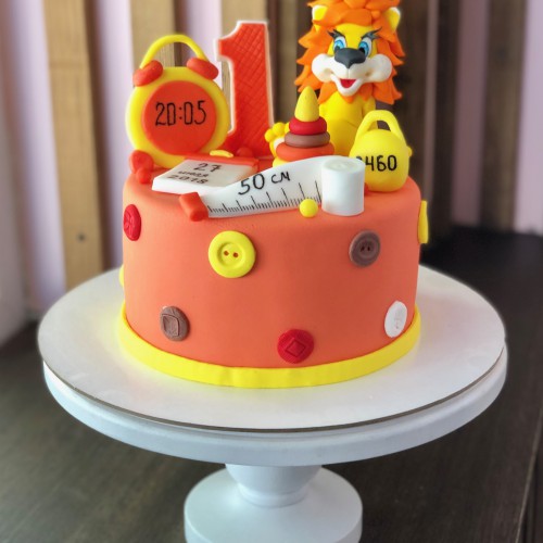 Торт на годик #834 с фигуркой львенка с игрушками мастика, оранжевый