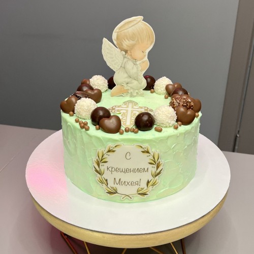 Торт на крещение #2493 с ангелом и шоколадными конфетами, светло-зеленый