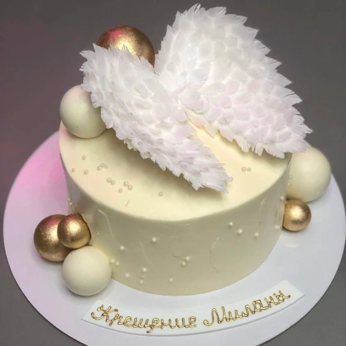 Торт на крещение #2589 с крыльями ангела и шоколадными шариками, белый