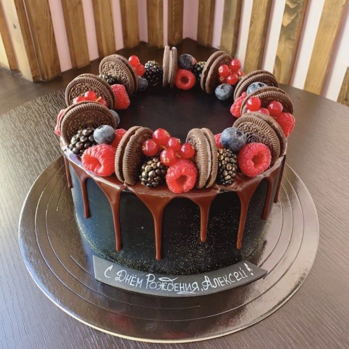 Торт для мужчин #1112 со свежими ягодами и печенками, черный