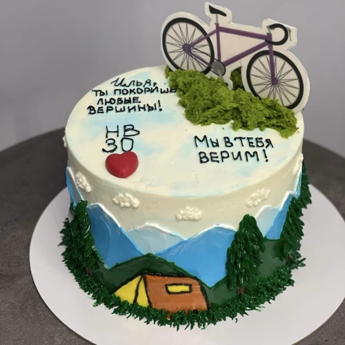 Торт для мужчин #2873 с рисунком гор и велосипедом, белый