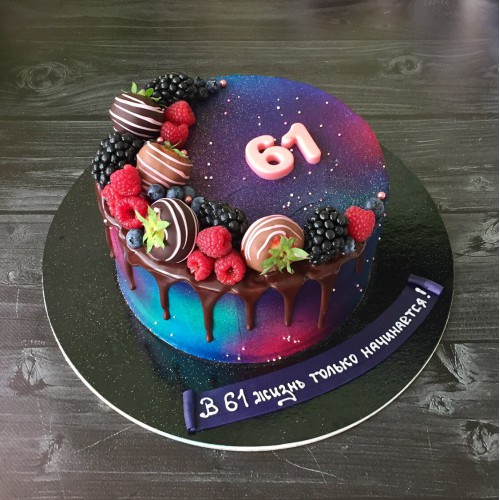 Торт для мужчин #36 со свежими ягодами, космос