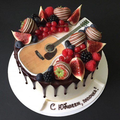 Торт для мужчин #38 с гитарой и свежими ягодами, белый