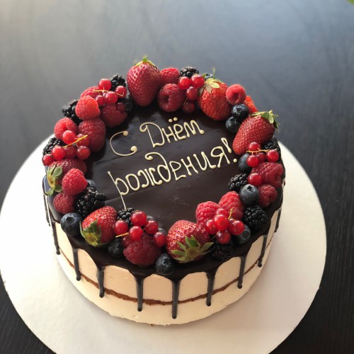 Торт для мужчин #511 со свежими ягодами и надписью, белый
