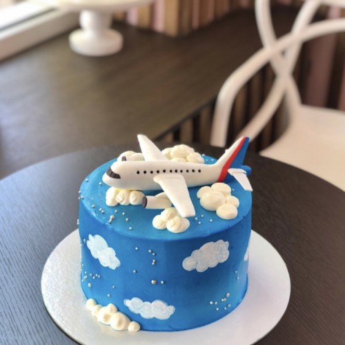 Торт для мужчин #752 с фигуркой самолета и облаками, голубой