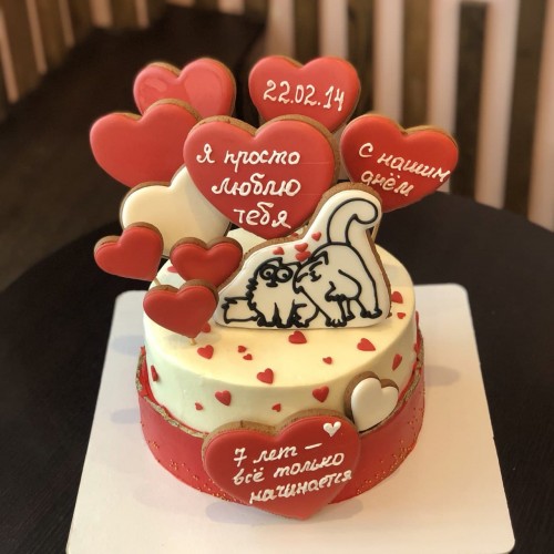 Торт свадебный #1243 с пряниками: сердца и котик, белый, красный