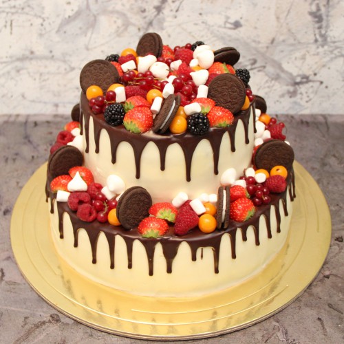 Торт свадебный #146 с печеньками и ягодами, белый