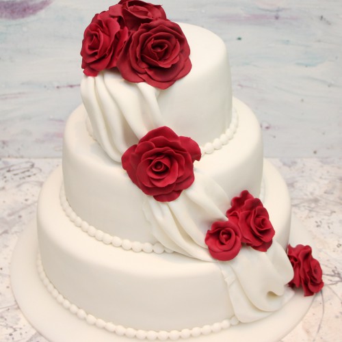 Торт свадебный #147 с розами из мастики и бусинами, белый