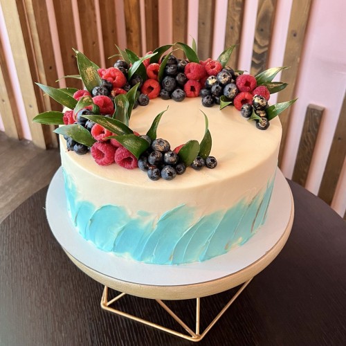 Торт свадебный #1722 со свежими ягодами, белый, голубой