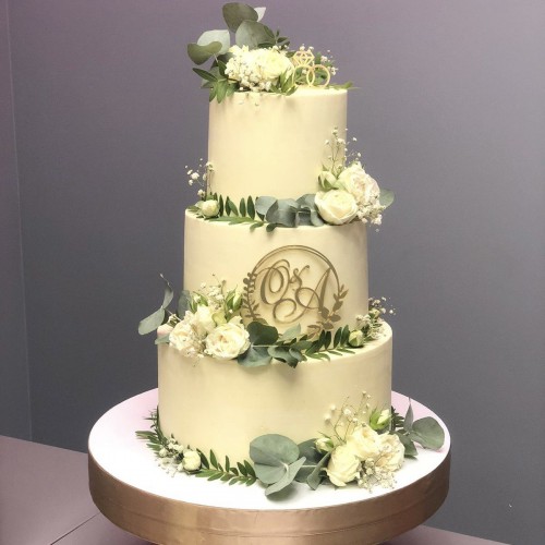 Торт свадебный  #2542 с цветами и инициалами, белый
