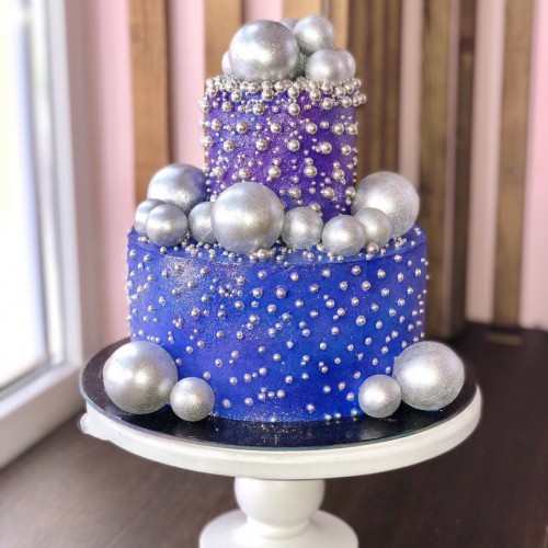 Торт свадебный #724 с шоколадными шариками и бусинами, синий