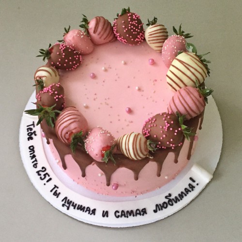 Торт для женщин #103 с клубникой в шоколаде, розовый