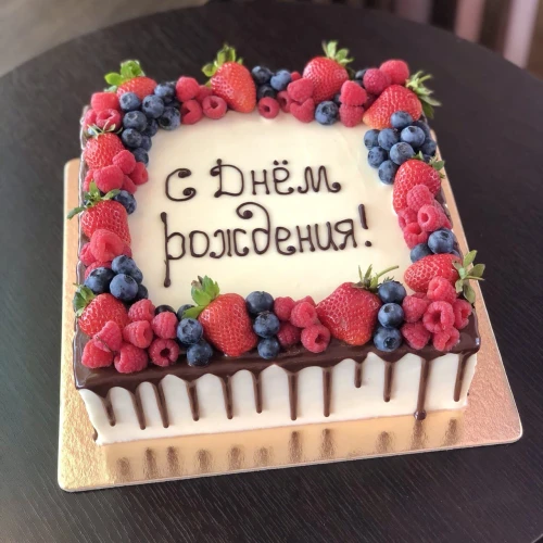 Торт для мужчин #1393 со свежими ягодами, белый