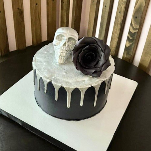 Торт для женщин #1724 с фигуркой черепа и розы, черный