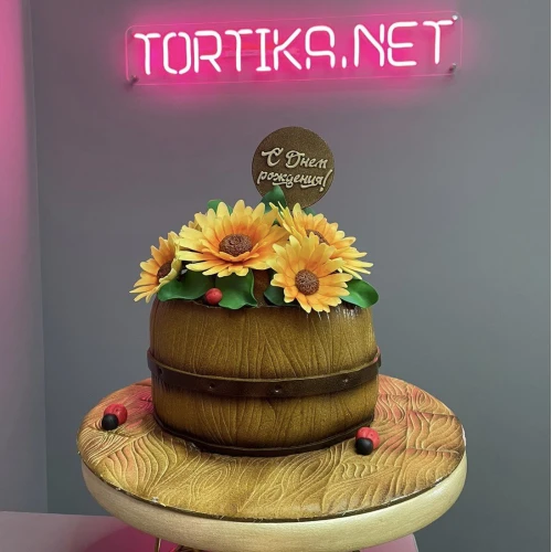 Торт для женщин #2337 в форме бочки с цветами мастика, коричневый