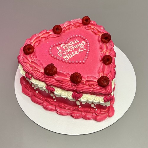 Торт для женщин #2598 сердце с ягодами ламбет, розовый