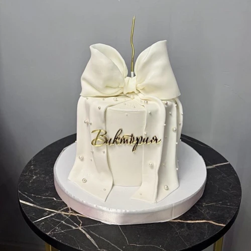 Торт для женщин #2928 с бантиком и топпером, белый айвори