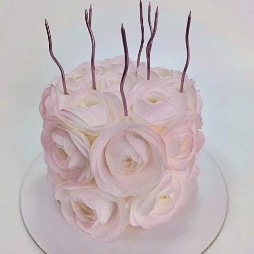 Торт для женщин #2931 с вафельными цветами, нежно-розовый